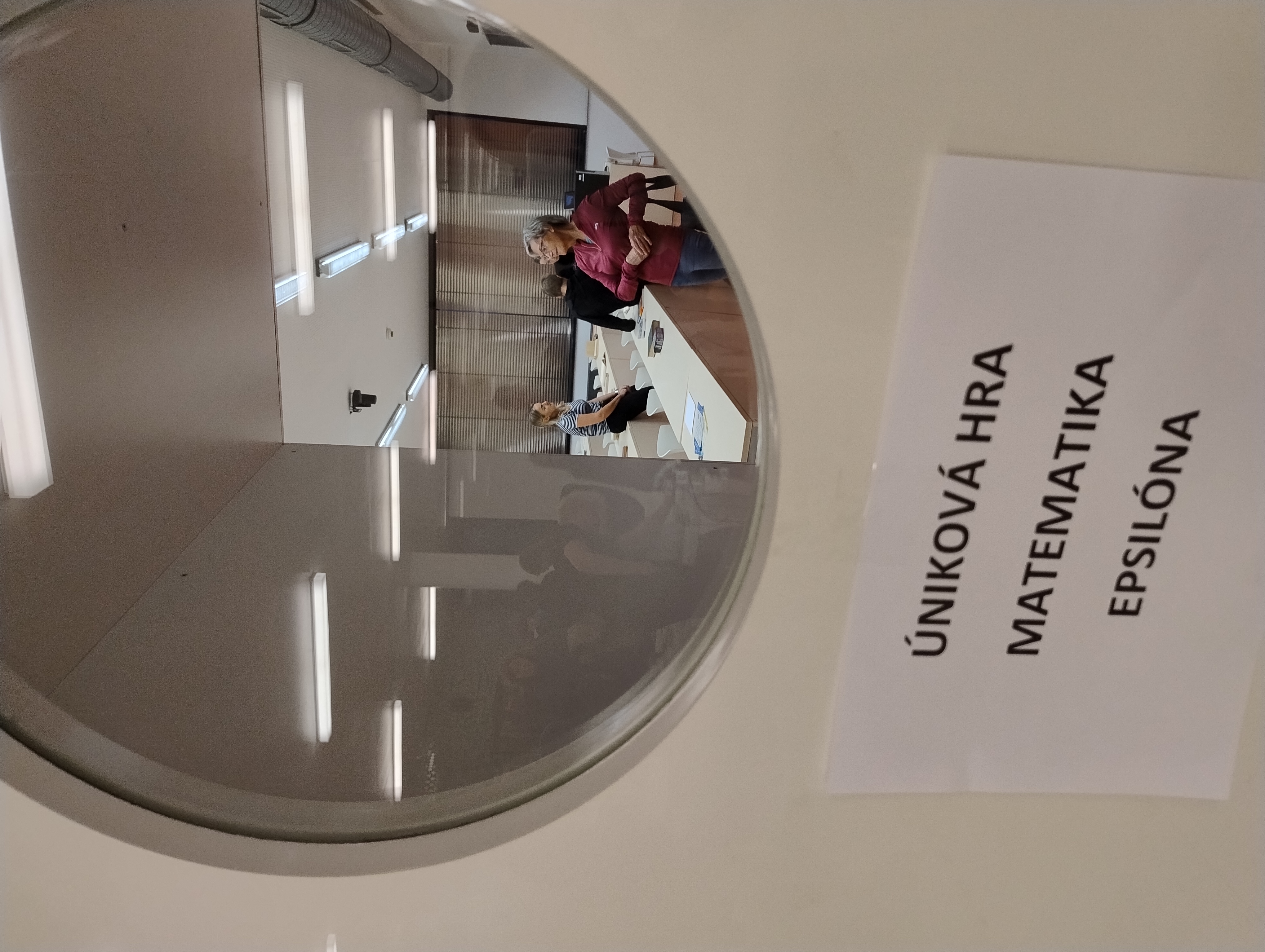 Rozpisy srpnových termínů obhajob a SZZ